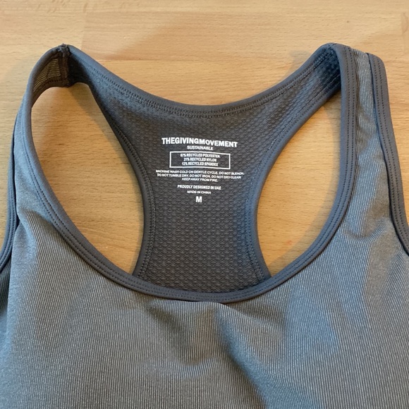 THEGIVINGMOVEMENT Contrast SMLS100 Tank Top - Picture 4 of 4